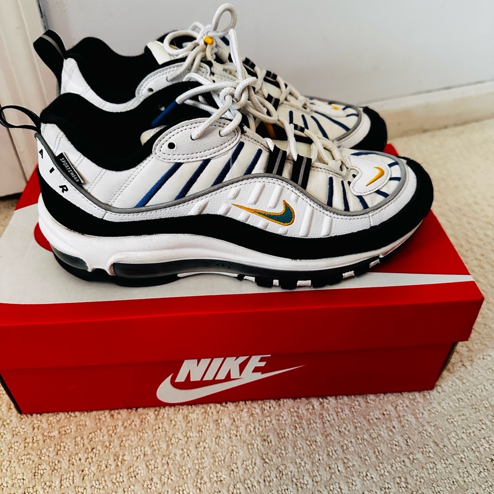 Airmax 98 Women’s size 8